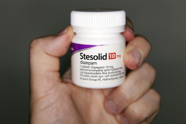 Stesolid rektallösning innehåller diazepam som tillhör en grupp läkemedel som kallas bensodiazepiner